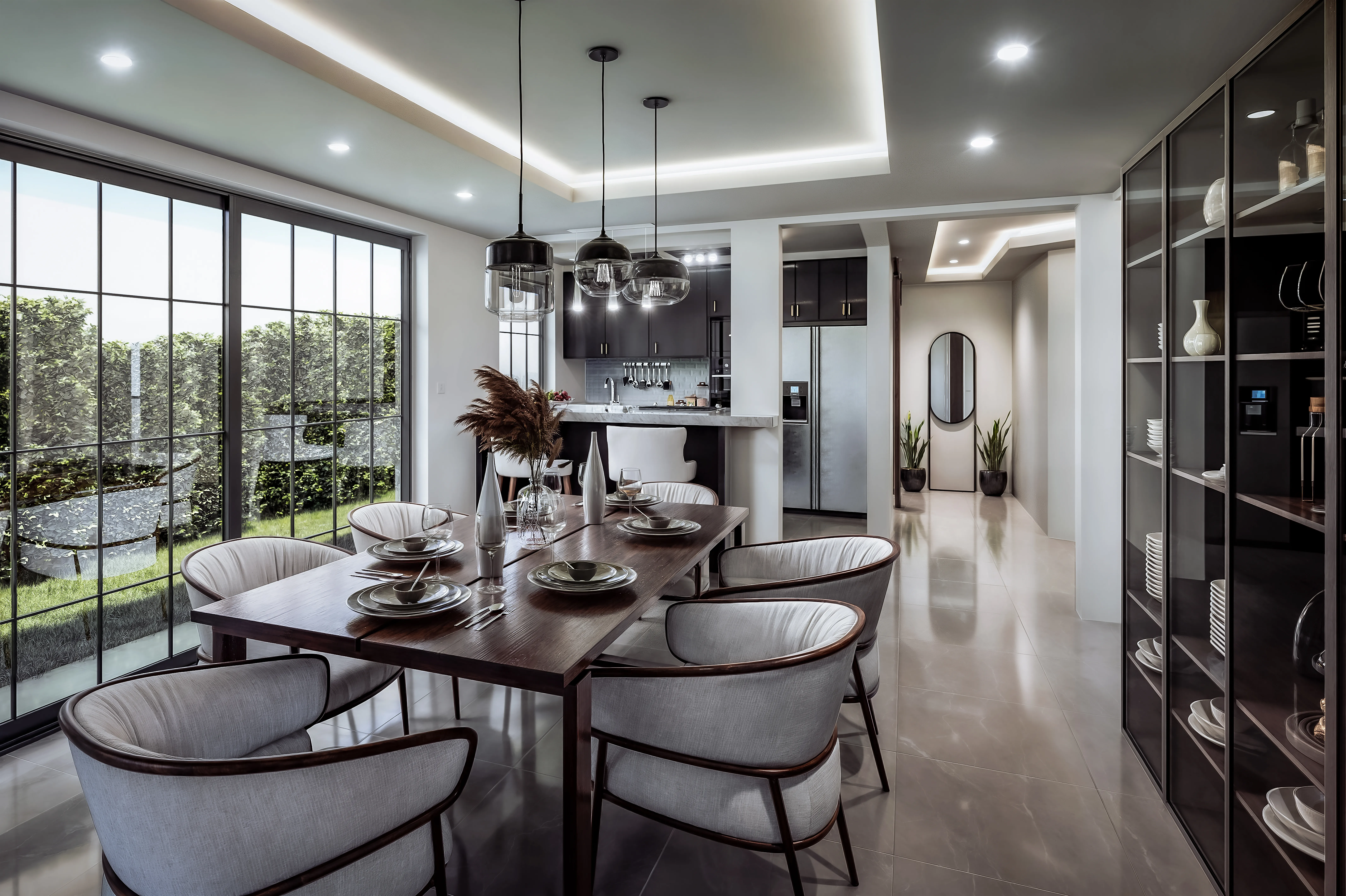 Casa La Paz — comedor con cocina al fondo, lámparas colgantes y ventanal.