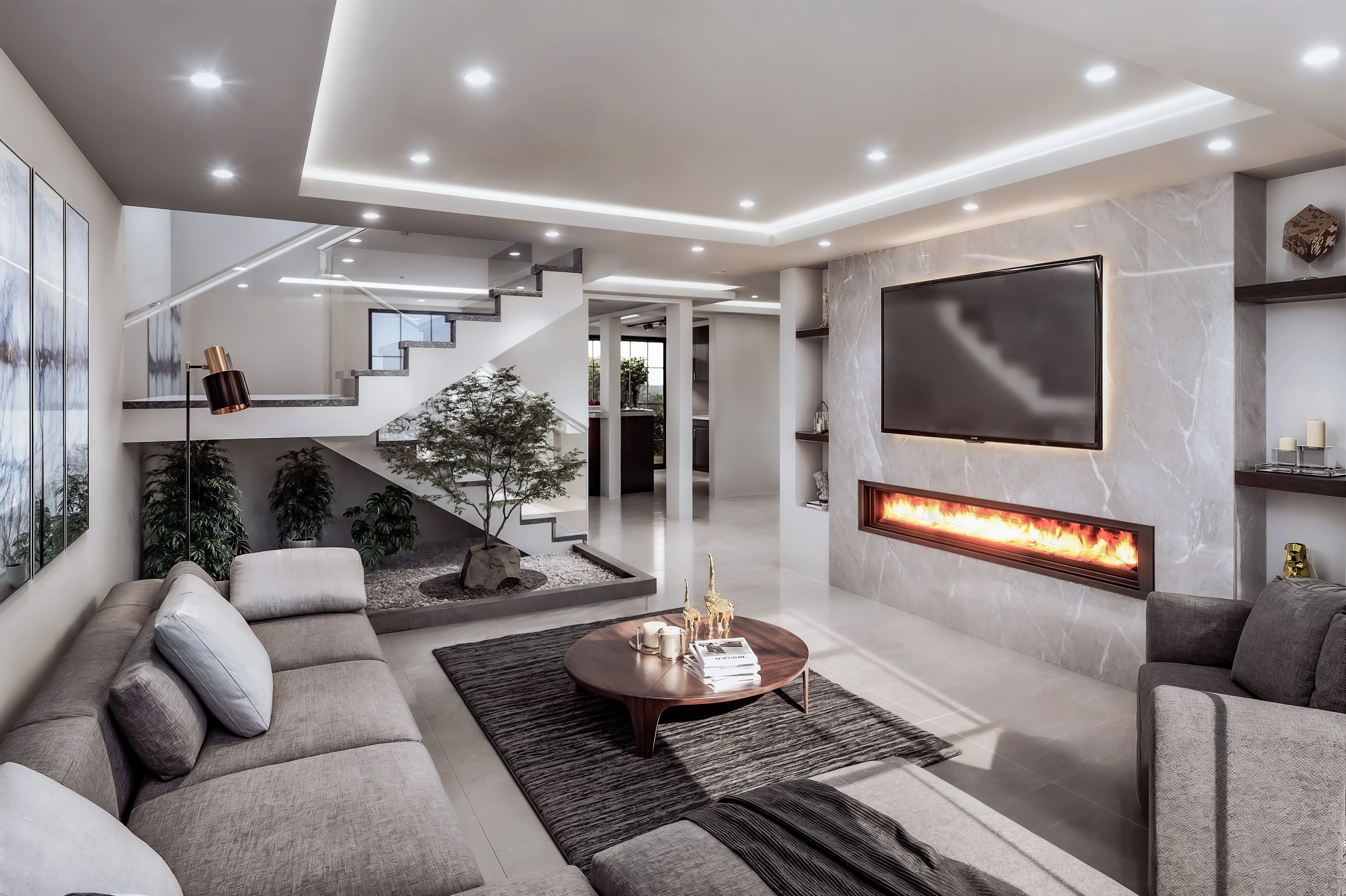 Casa La Paz — sala con chimenea lineal, tv y escalera de doble altura.